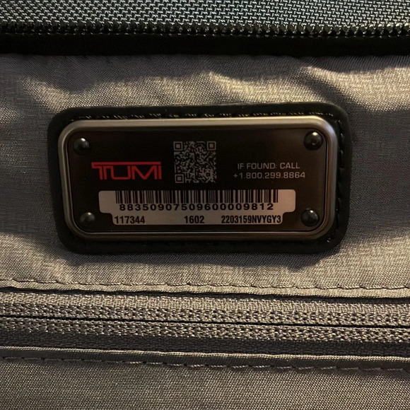 Tumi duffle bag - Picture 4 of 5